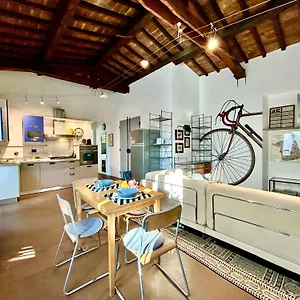 Bright House With Terrace In Santa Croce Appartamento